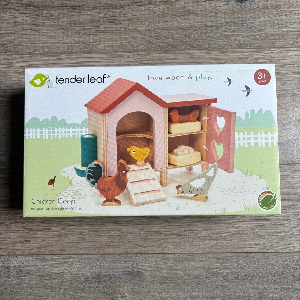 NIB Wooden chicken coop playset